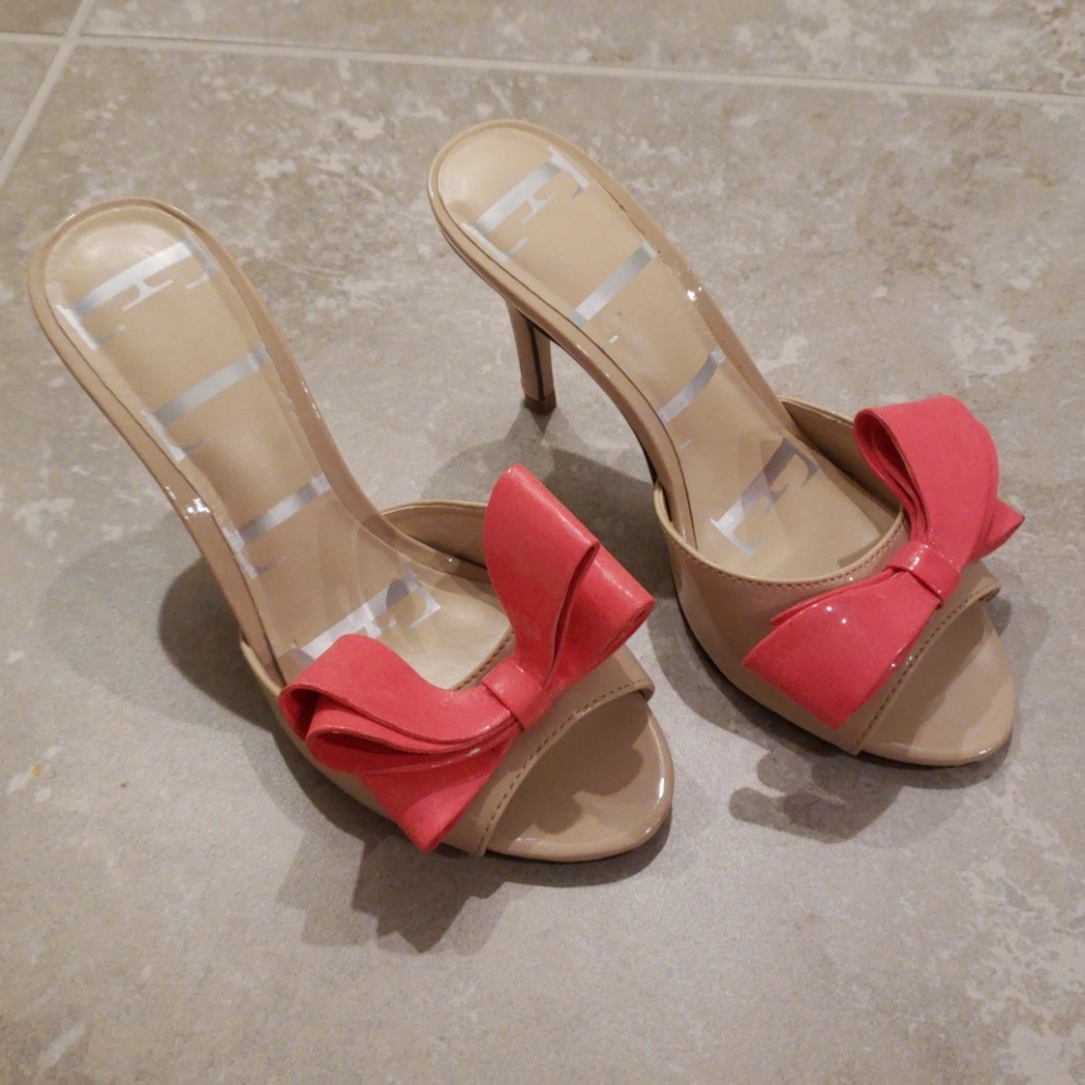 Elle open toe mule